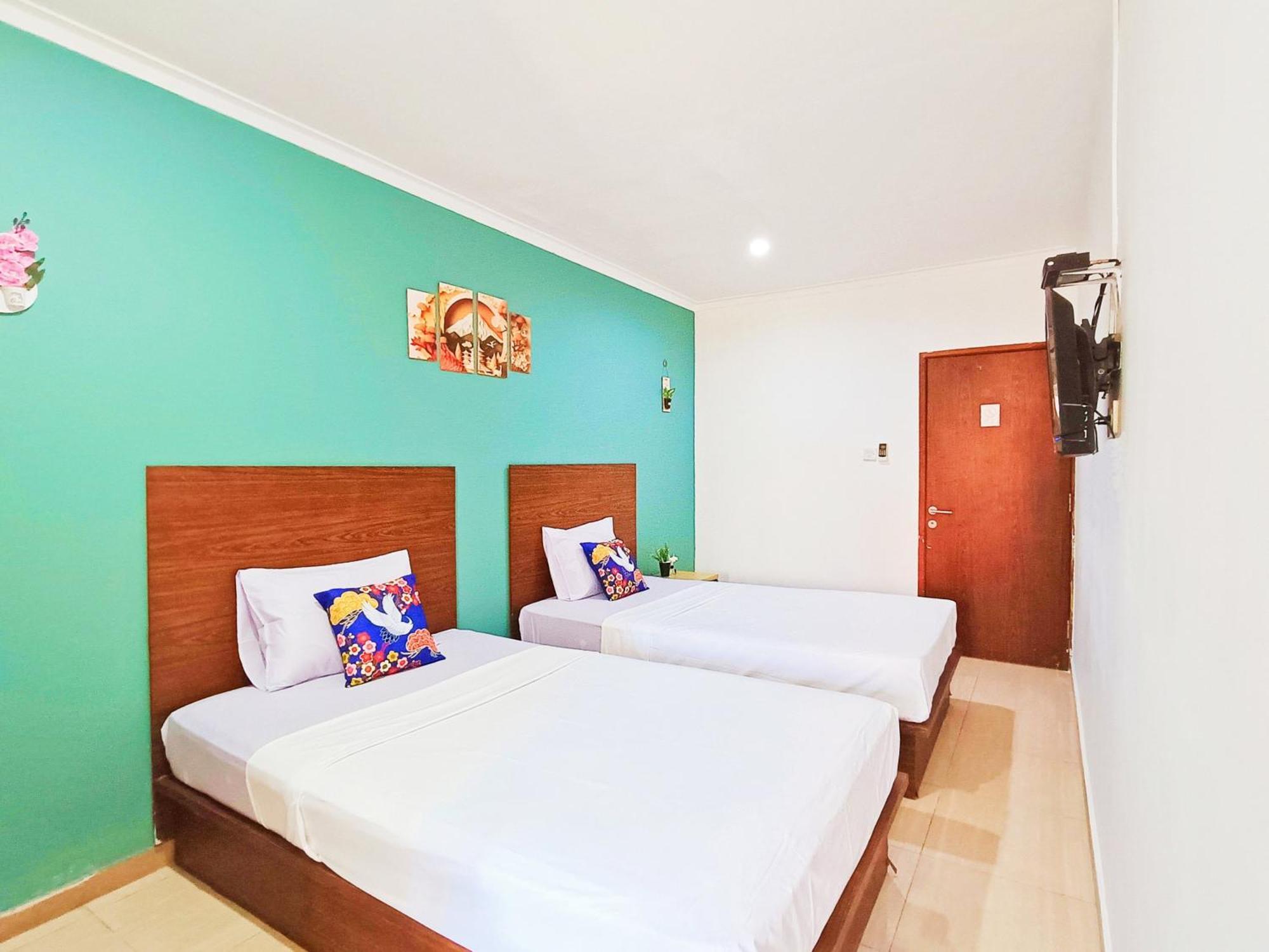 Yutaka Inn Dukuh Kupang Surabaya Exterior foto