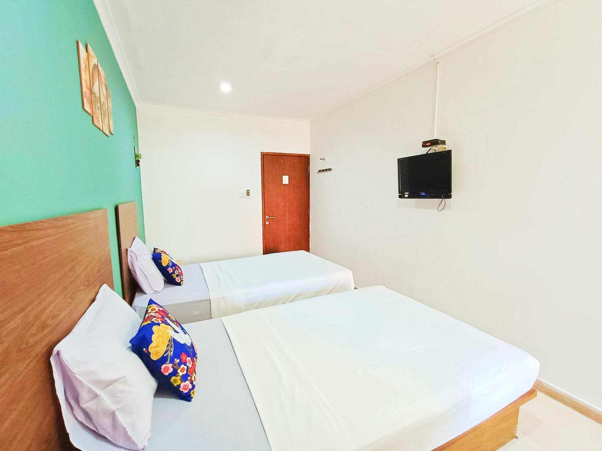 Yutaka Inn Dukuh Kupang Surabaya Exterior foto