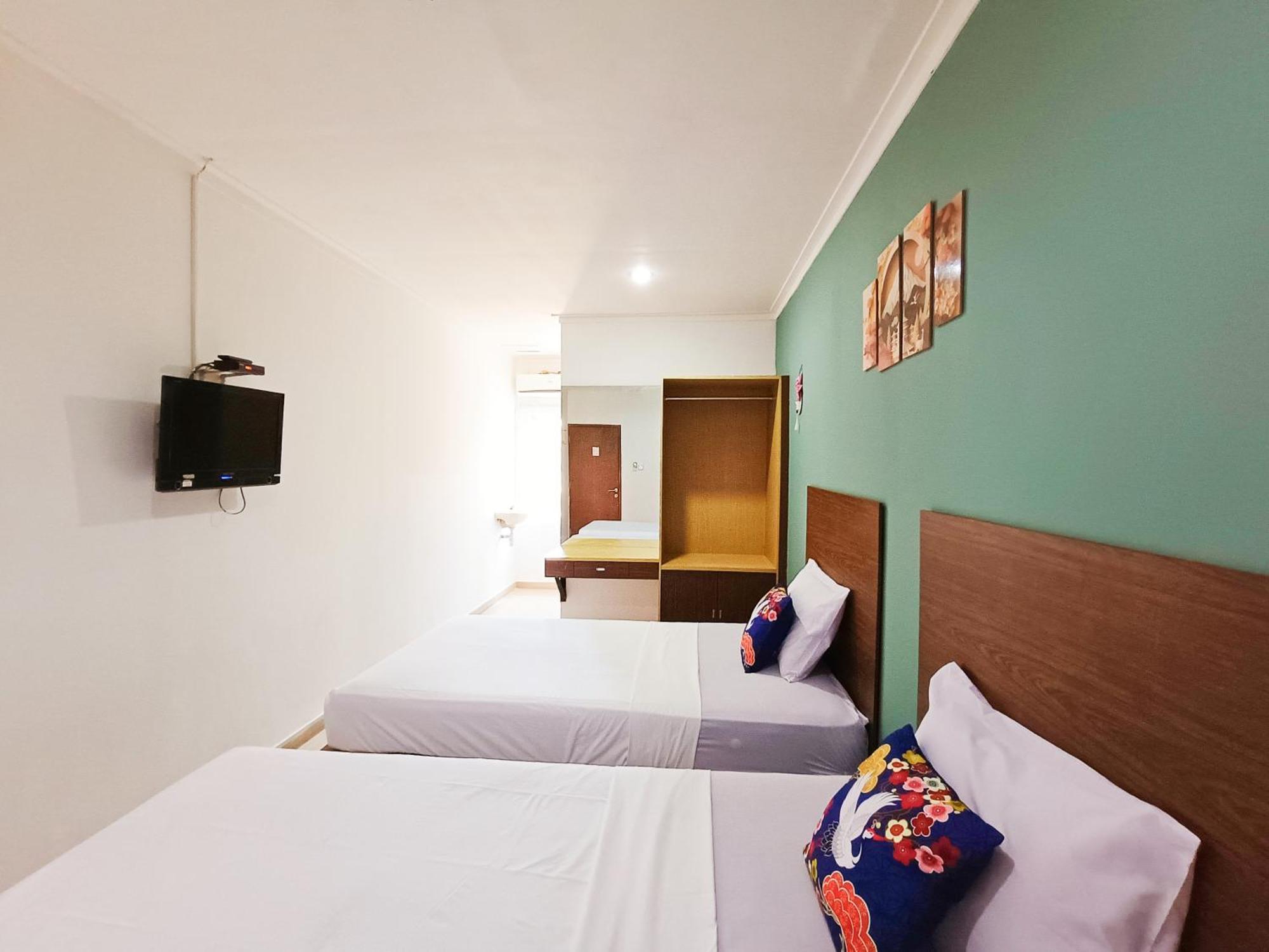 Yutaka Inn Dukuh Kupang Surabaya Exterior foto